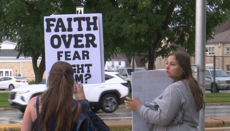 Green Bay nurse quits job as vaccination mandate draws nearer

