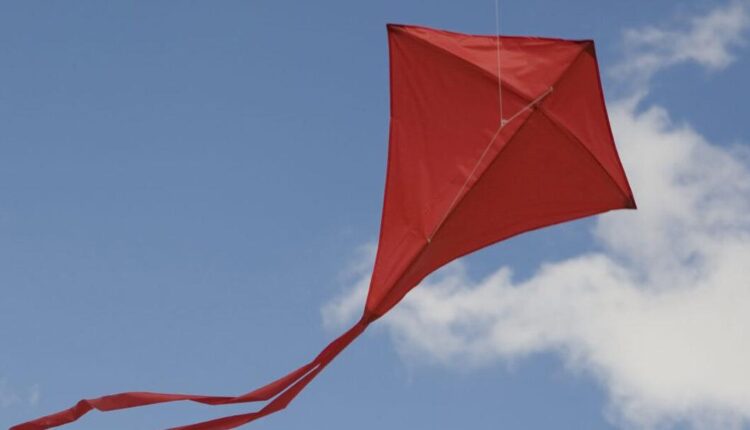 WATCH NOW: Kenosha Kite Festival mostly grounded on first day | Local News