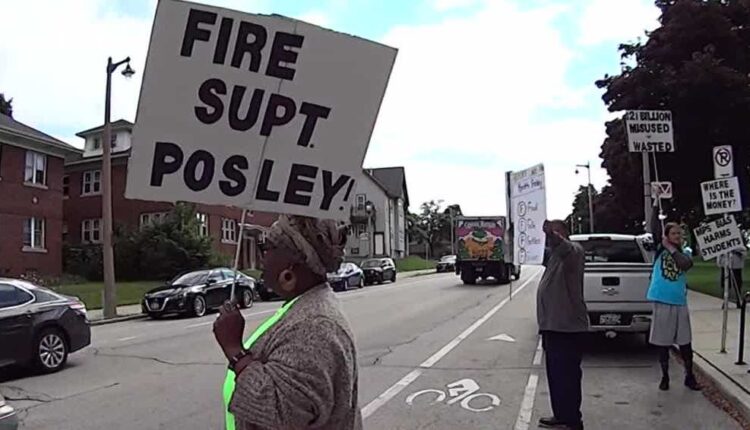 Group wants Milwaukee Public Schools superintendent fired