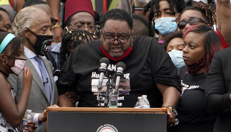 Jacob Blake Sr., father of 2020 Kenosha shooting victim Jacob Blake Jr., is detained, hospitalized after protest in Akron | Local News