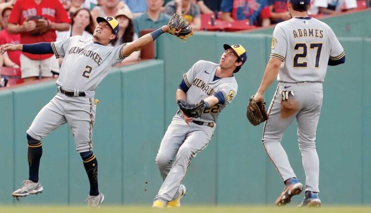 Brewers-catch-7-29-749×500.jpg