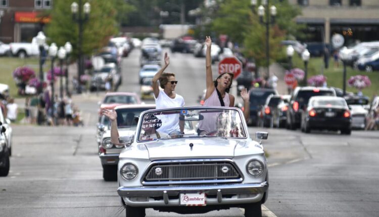 AMC Homecoming parade cruises through Kenosha after five-year hiatus | Local News