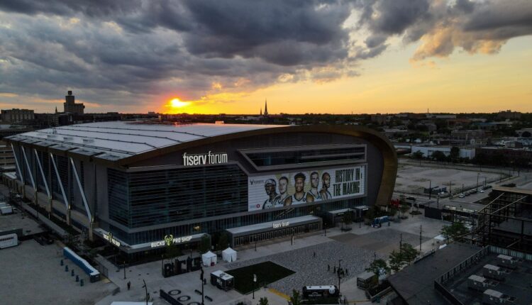 Blackhawks' Milwaukee preseason game is a sellout