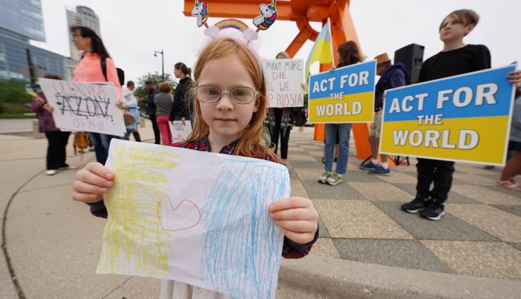 Six months of suffering: Ukrainian community in Milwaukee holds rally against Russia's ongoing war