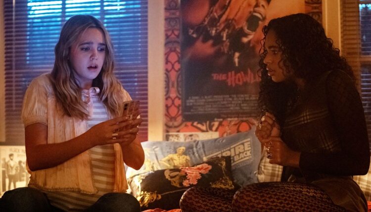 Bailee Madison and Chandler Kinney in Pretty Little Liars: Original Sin