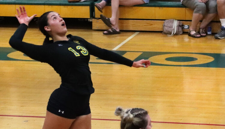 Madison Navarrete and Alina Nuñez lead CDO past a surging Catalina Foothills squad