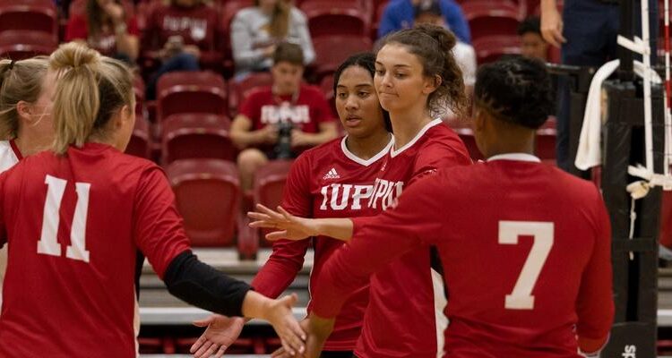 JAGS FALL IN #HLVB OPENER AGAINST GREEN BAY, 3-0
