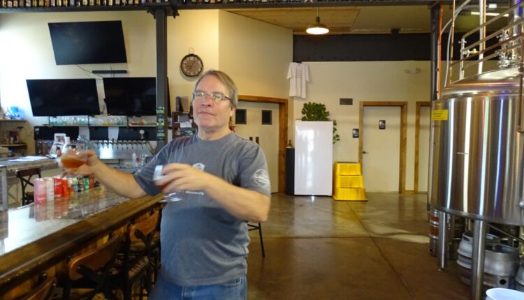  Racine brewer and Wisconsin heritage wheat grower team up to create unique beer |  WUWM 89.7 FM

