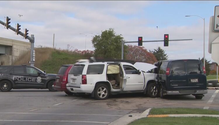 Crash on Milwaukee's north side, 4 injured: police
