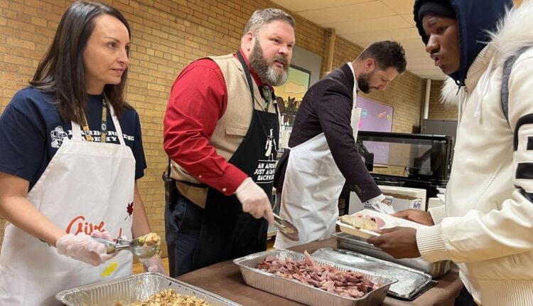 Harborside, Reuther students in Kenosha hold 48th annual Thanksgiving meal together