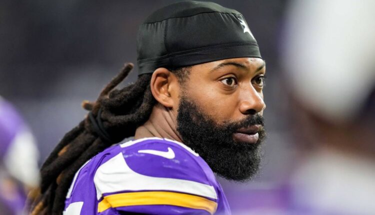 Vikings' Za'Darius Smith Refuses to Shake Packers' Hands at Coin Toss
