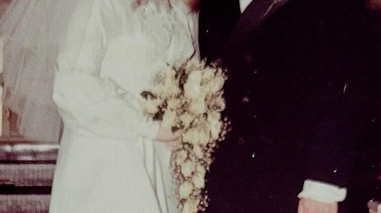 Michael and Susan Lindholm of Kenosha to mark 50th wedding anniversary