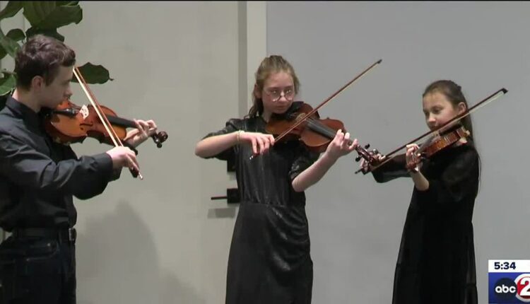 Ukrainian refugees find community in Green Bay church
