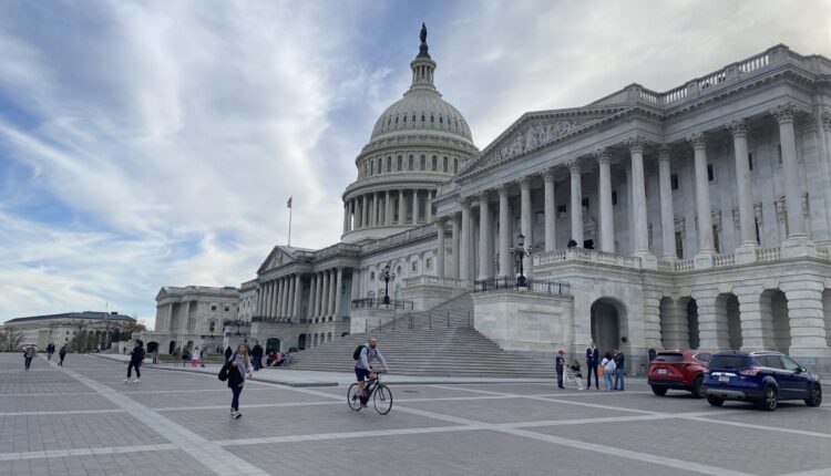 Fight for congressional majorities launches against backdrop of presidential campaigns